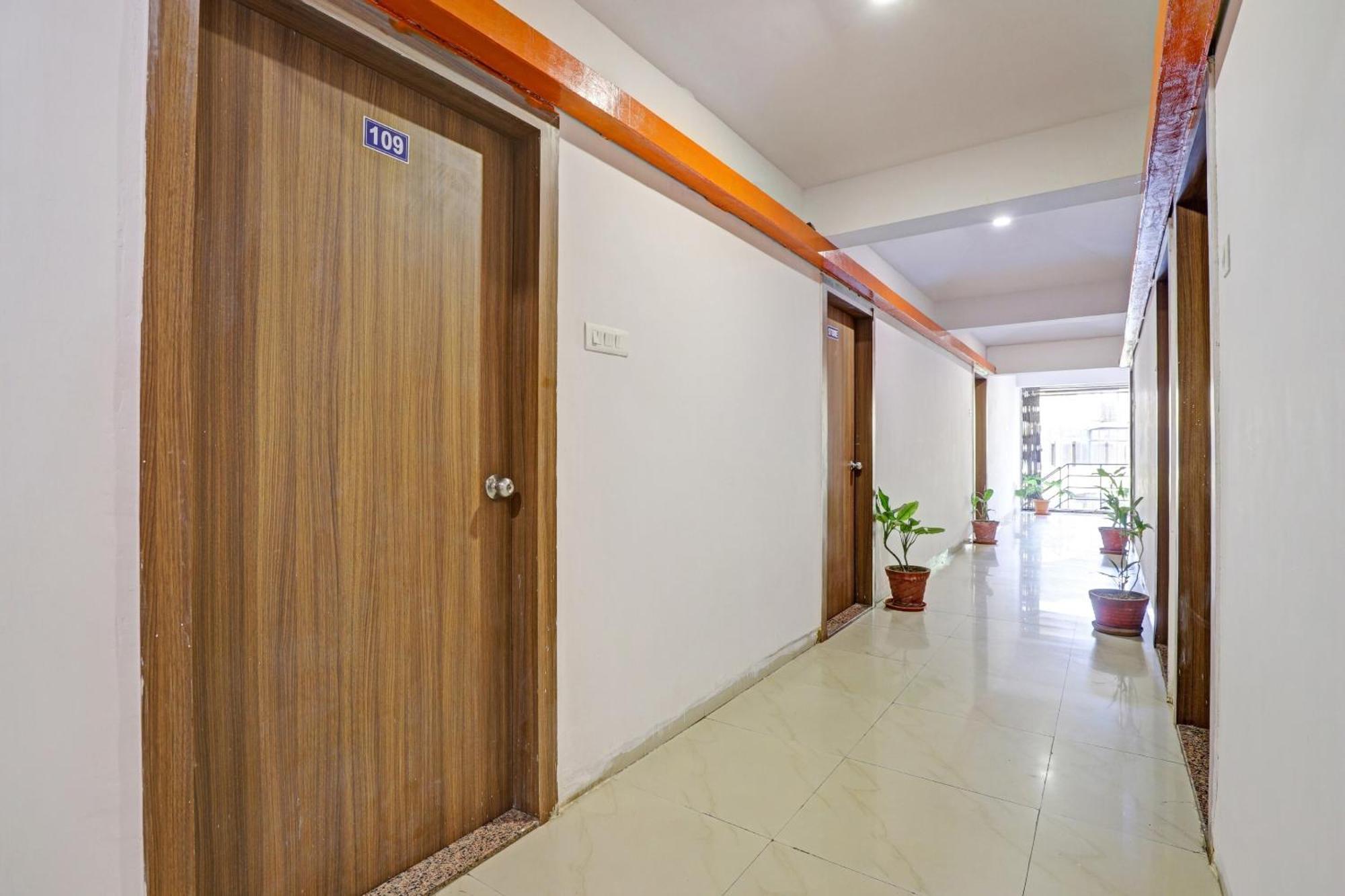 Oyo Flagship Hotel Residency Silvassa Dış mekan fotoğraf